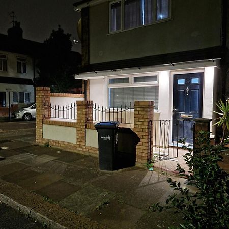 Stylish 2 Bed Home- Short Walk To Tottenham Stadium/Stations 伦敦 外观 照片